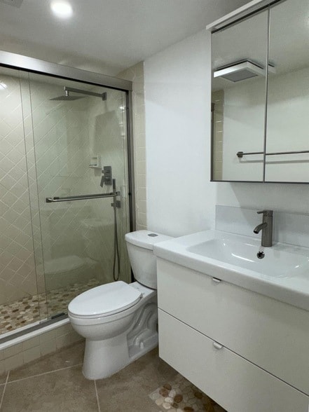 Building Photo - 3095 N Course Dr