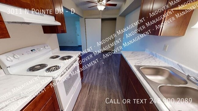Building Photo - 3011 N Pointe Dr