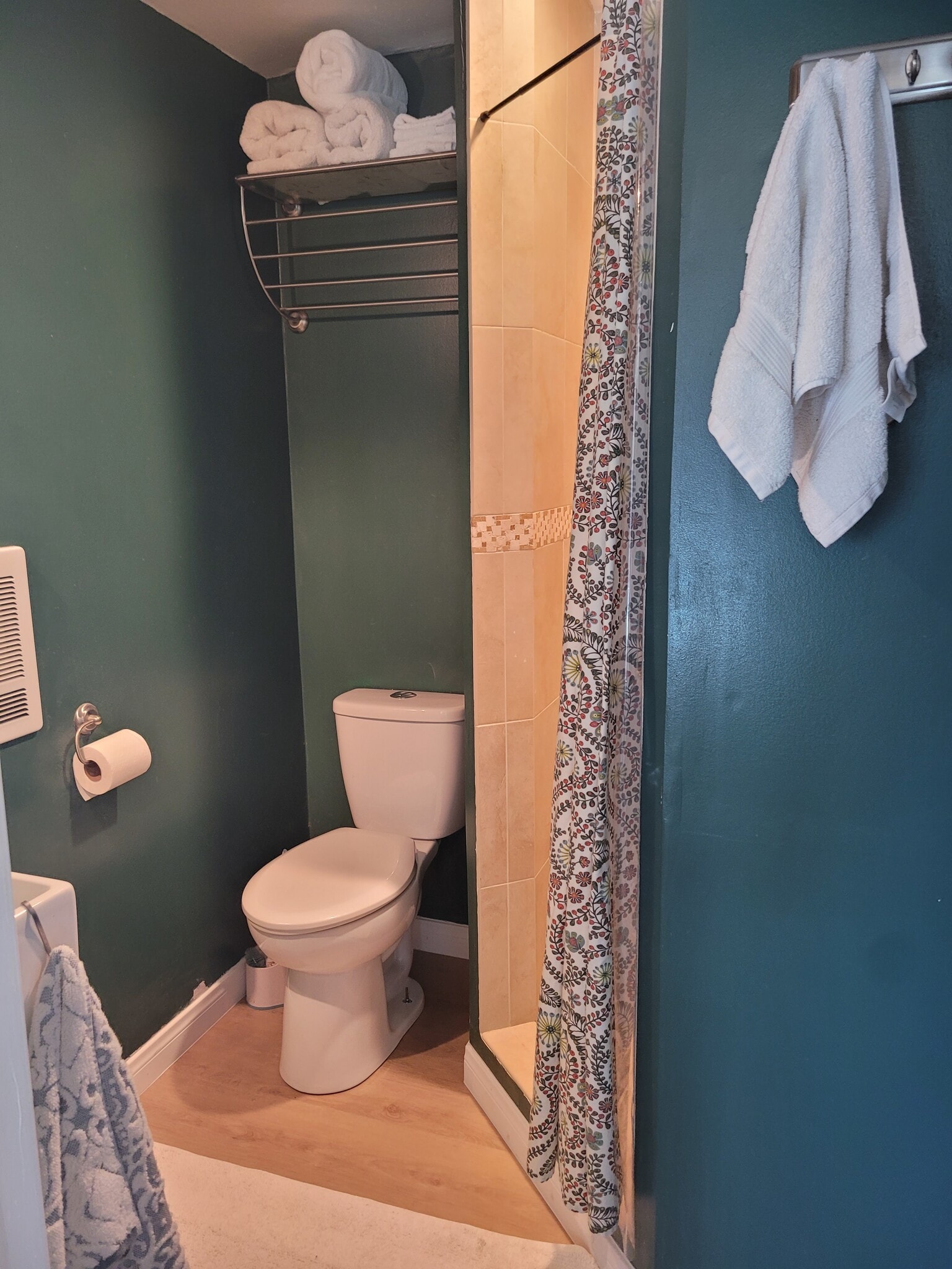Shower/bathroom - 14116 High St