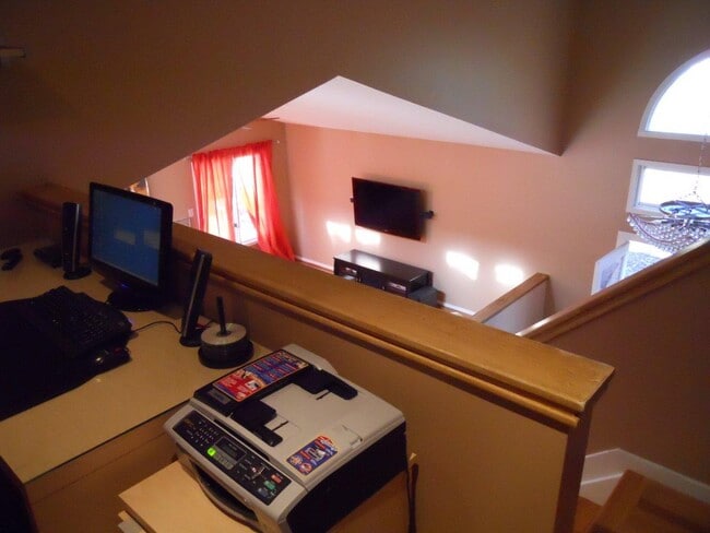 Building Photo - 10040 Stonemill Rd