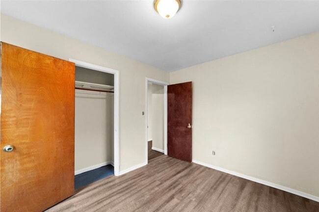 Building Photo - 1386 E 185th St