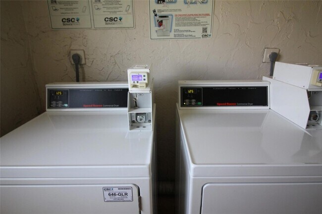 Building Photo - 3151 S Palm Aire Dr