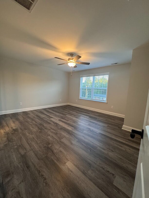 Building Photo - Sign a 12-month lease now and receive the ...