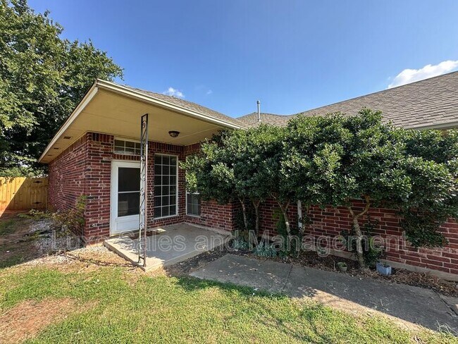 Building Photo - 706 Rockridge Cir