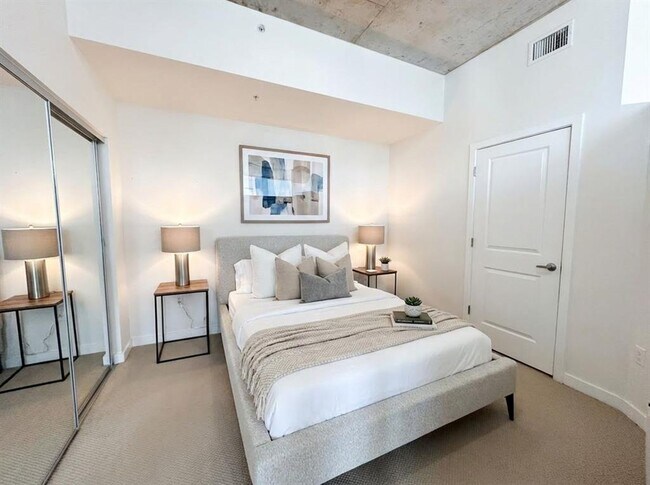 Building Photo - 360 Nueces St