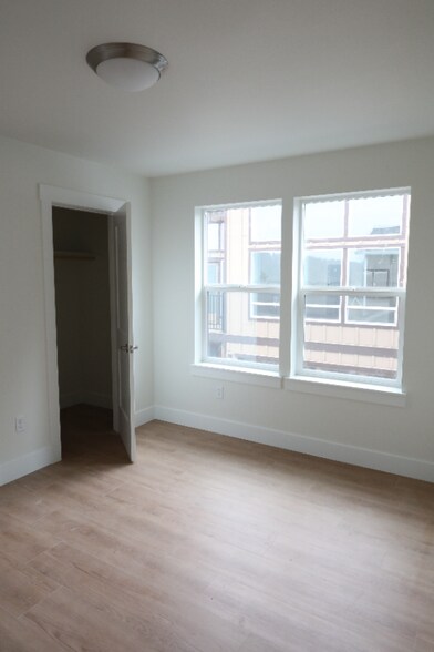 Building Photo - 12913 SE Ridgecrest Rd