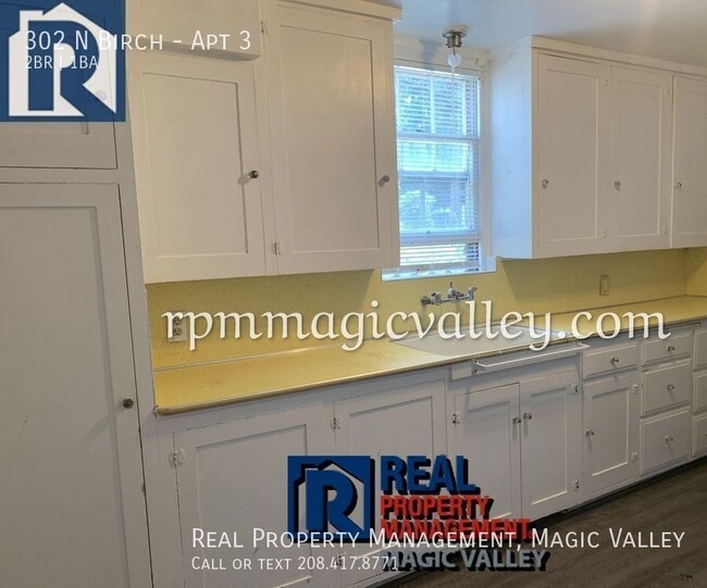 Building Photo - 302 N Birch-Apt 3