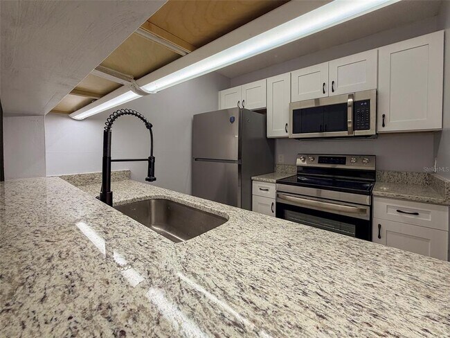 Building Photo - 3921 SW 34th St