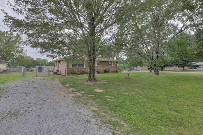 Building Photo - 307 Sunset Trail