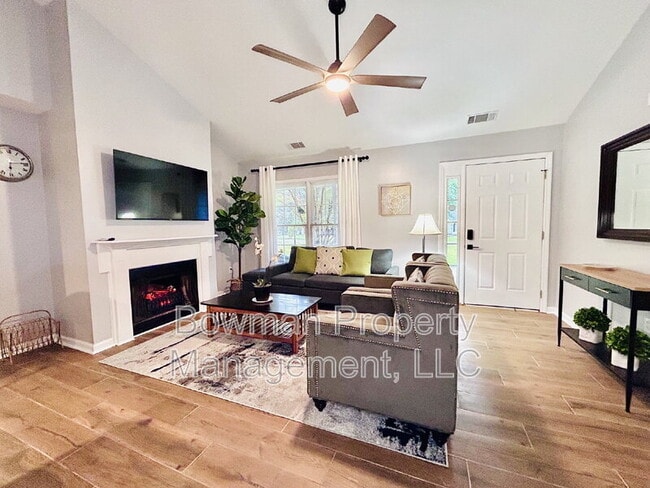 Building Photo - 255 Camelot Dr