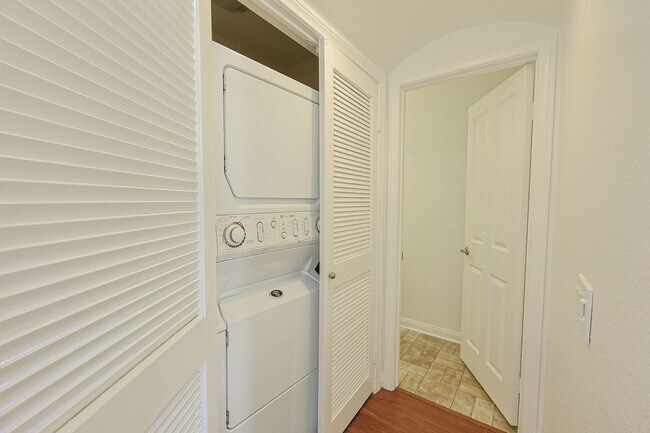 Building Photo - La Mesa 2BR + Office Room Townhome-Style Condo with 2-Car Garage Parking