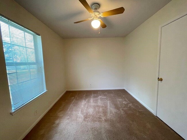 Building Photo - 205 Juniper Dr
