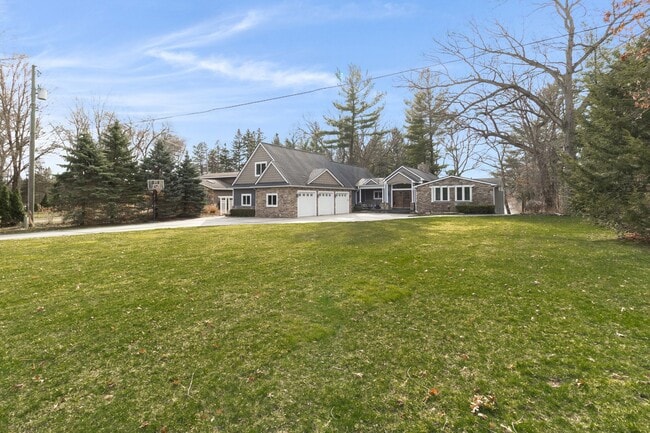 Building Photo - Stunning 5-Bed, 4.5-Bath Custom Home on Du...
