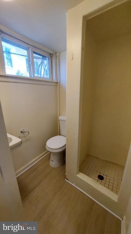 Building Photo - 228 Manor Cir