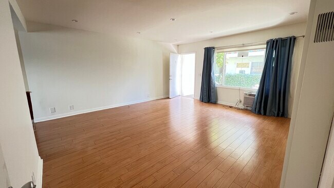 Building Photo - 4949 Coldwater Canyon Ave