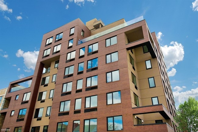 Building Photo - 168 Kosciuszko St