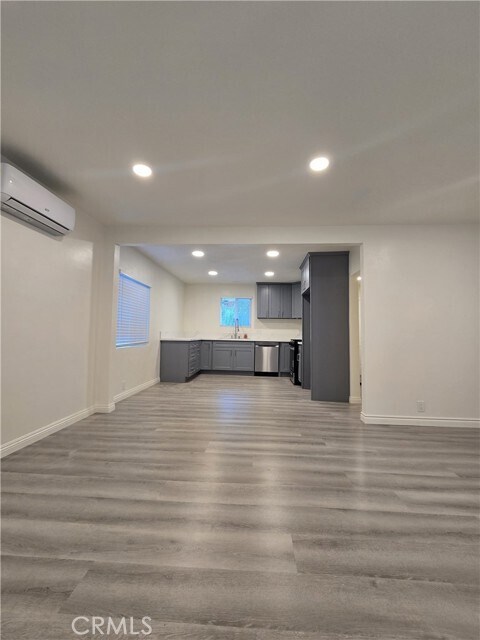 Building Photo - 422 W Graves Ave