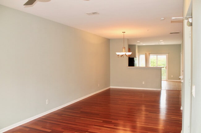 Building Photo - 625 Raphael Place