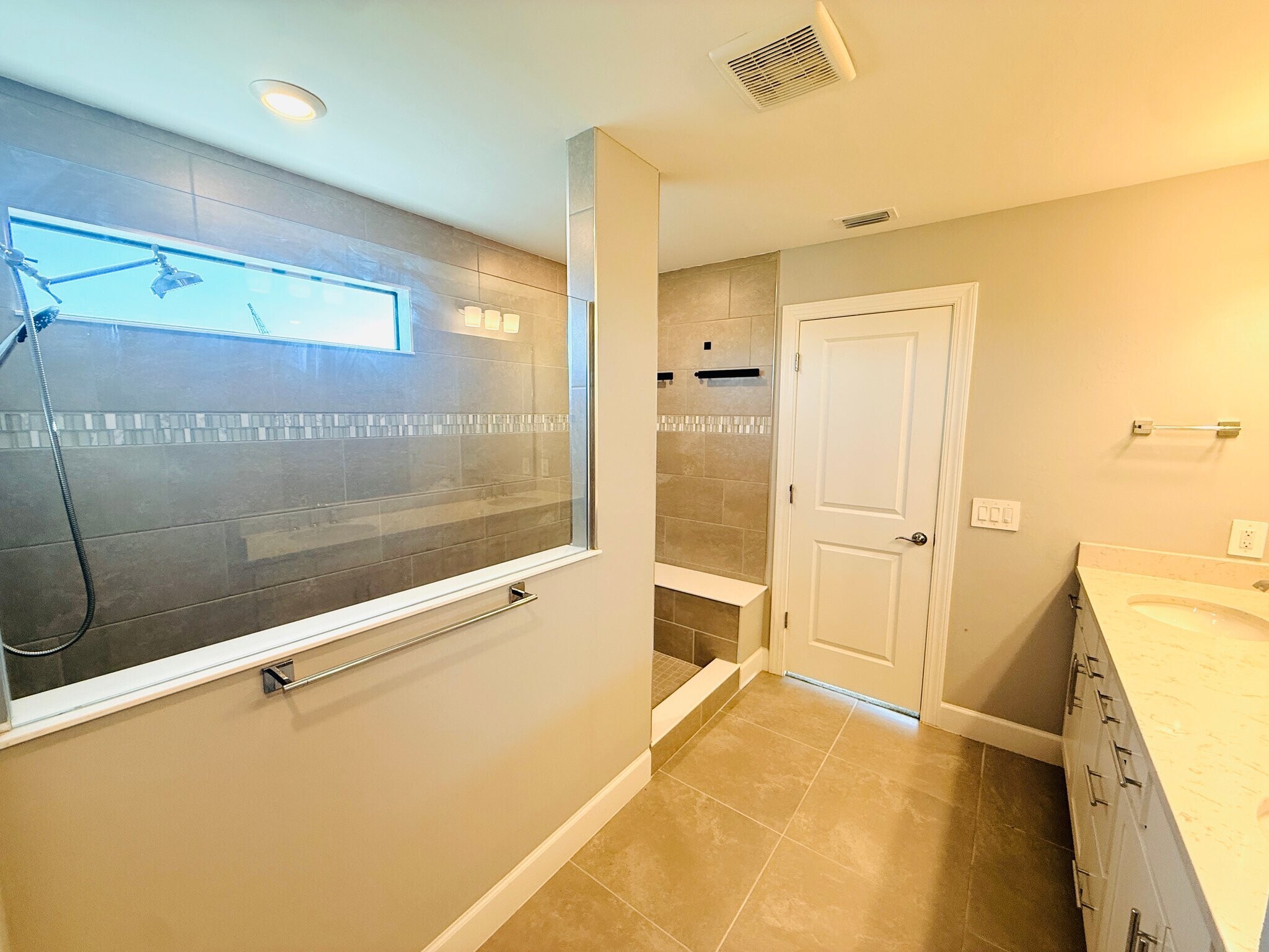 Building Photo - 6256 Baywood Ct