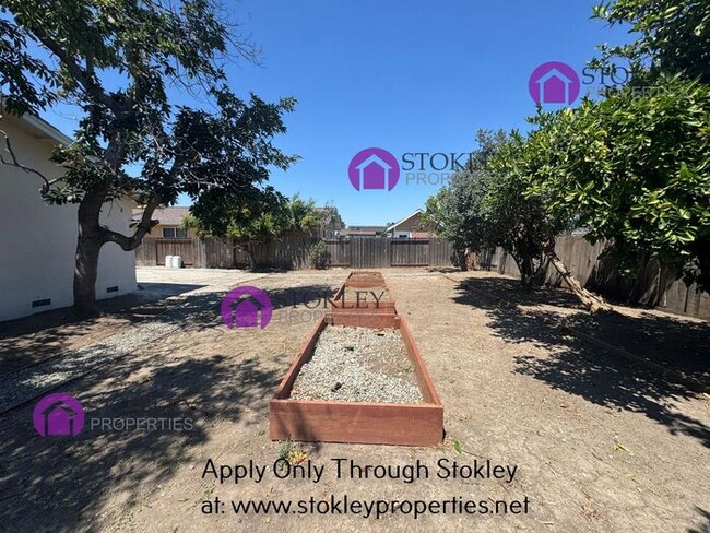 Building Photo - 6346 Escallonia Dr