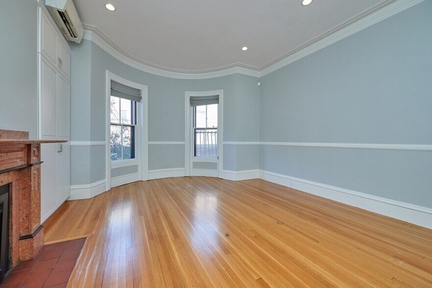 Building Photo - 313 Marlborough St