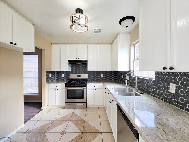 Building Photo - 4626 Jaymar Dr