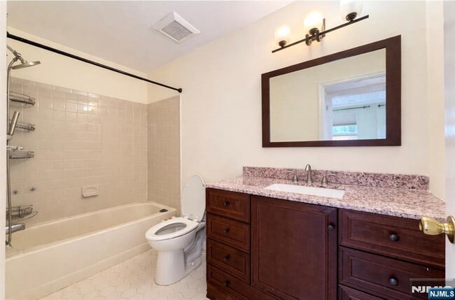 Building Photo - 1120 Hyde Park Ct