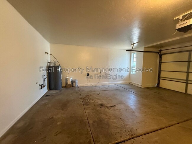 Building Photo - 799 S Dodge St