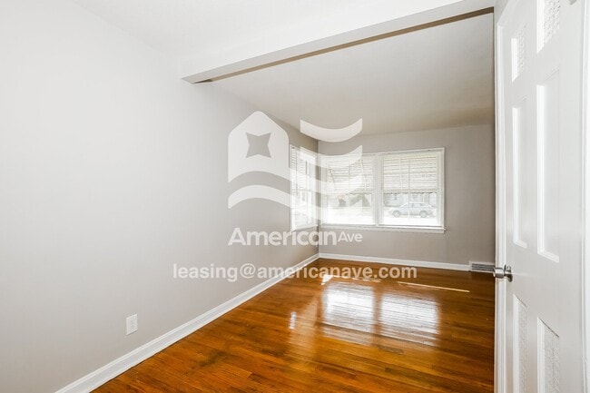 Building Photo - 2031 N Green Rd