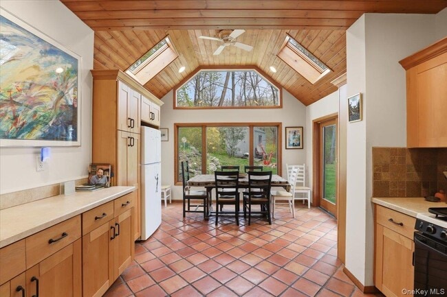 Building Photo - 1 Branch St