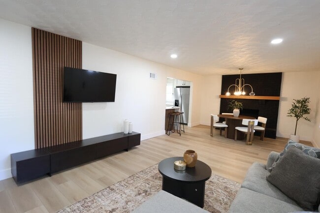 Building Photo - 121 Belt Ave