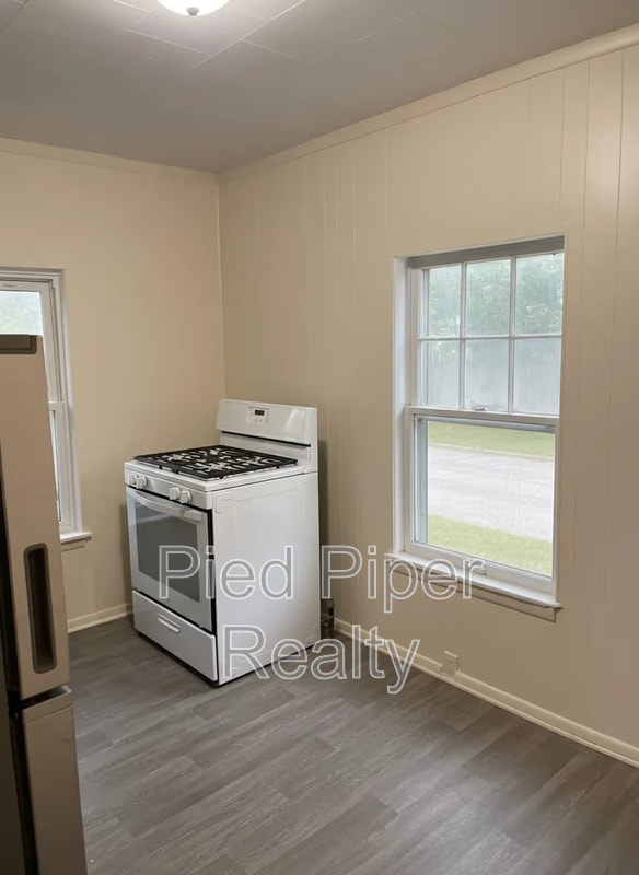 Building Photo - 810 E Shawnee St