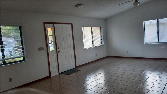 Building Photo - 62 Burbank Dr