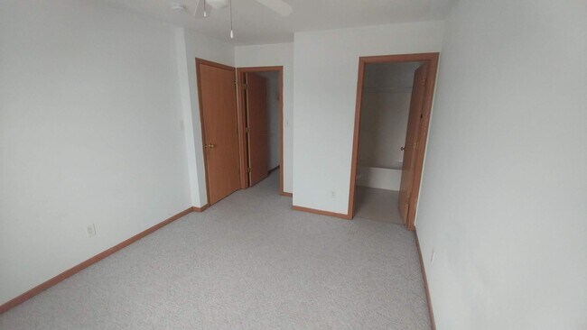 Building Photo - 951 Fotis Dr