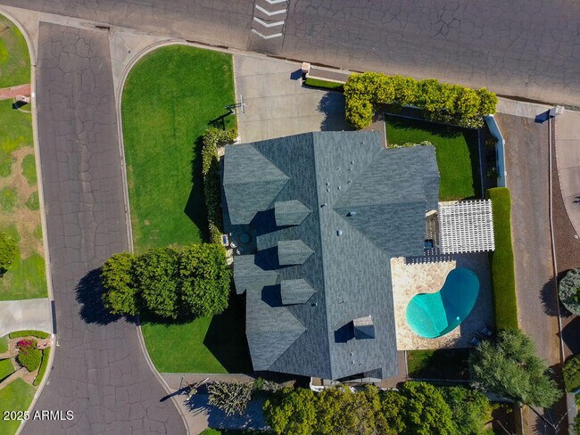 Building Photo - 5838 E Calle Del Paisano