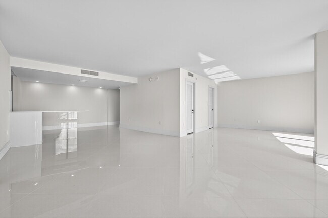 Building Photo - 1200 S Flagler Dr