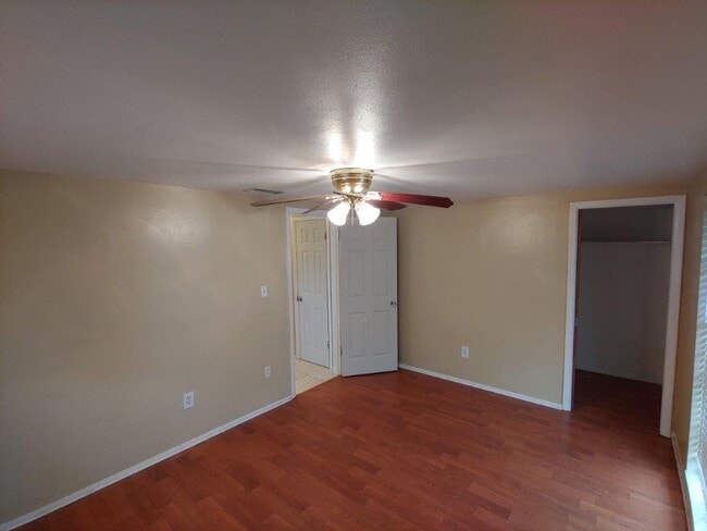 Building Photo - 2/2/1 1320 Sq. Ft. with INDOOR LAUNDRY, UPDATED BATHROOMS & a HUGE kitchen...