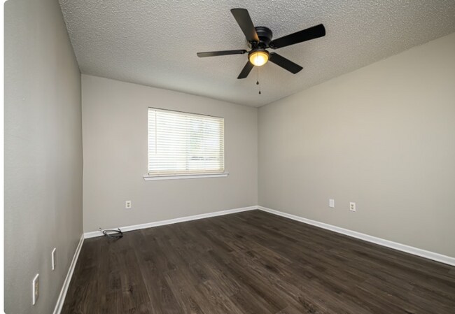 Building Photo - 2121 Lobdell Blvd