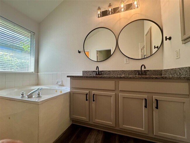 Building Photo - 5615 Taylorcrest Dr