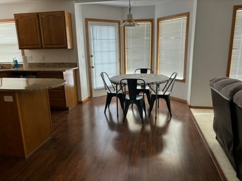 Building Photo - 4812 Desert Plateau Dr