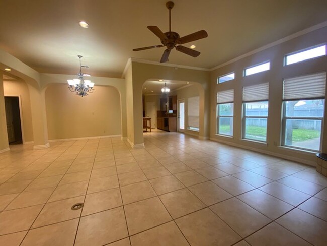 Building Photo - BEAUTIFUL ISLAND HOME IN COQUINA BAY!