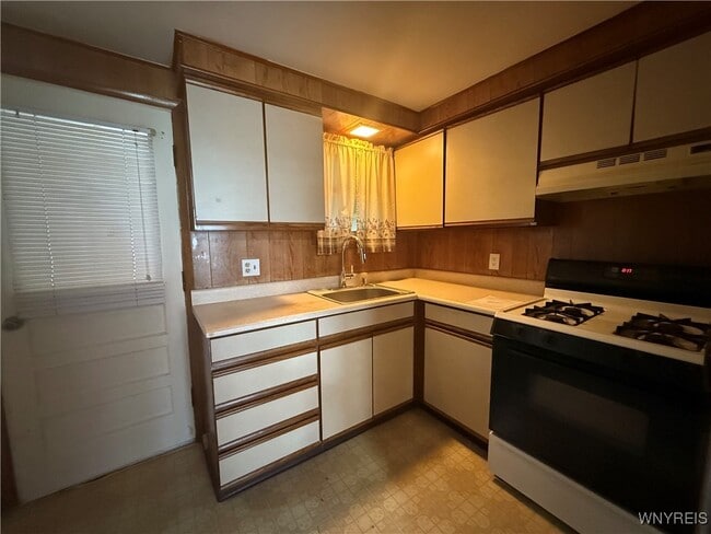 Building Photo - 246 Crisfield Ave