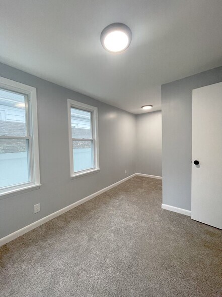 Building Photo - 120 Diatreta Ln