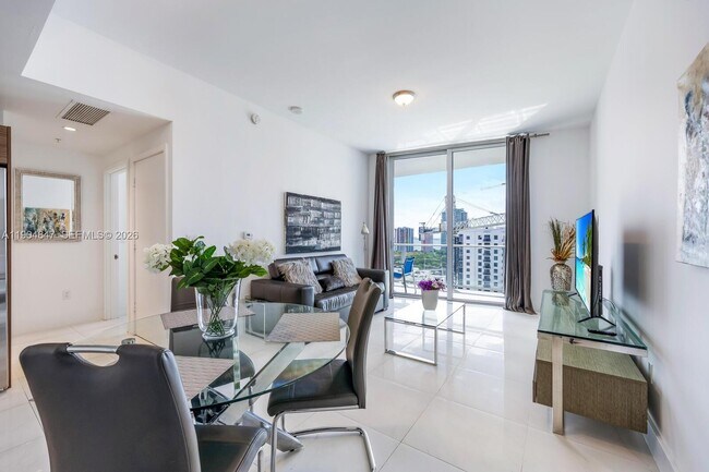 Building Photo - 1010 SW 2nd Ave