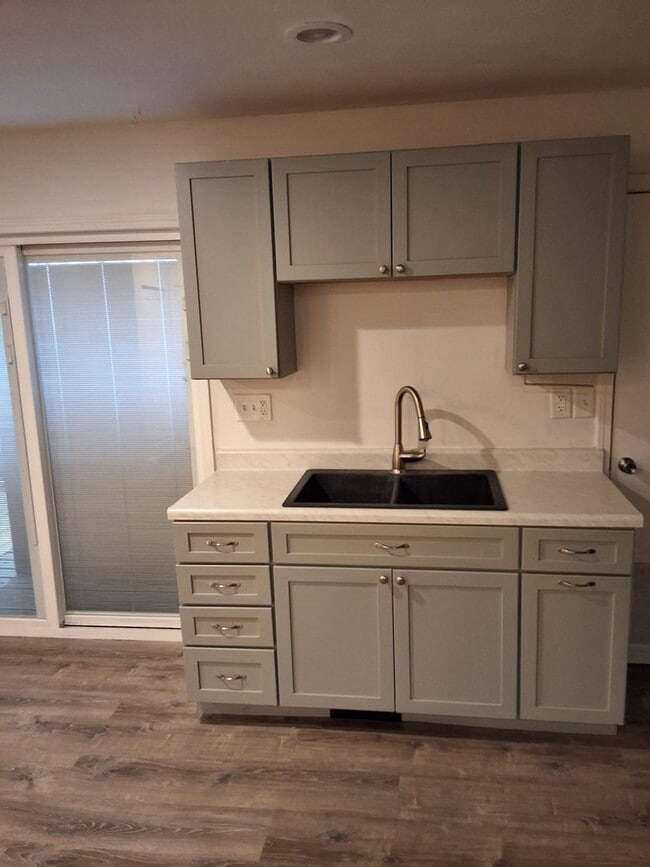 Building Photo - 3215 W Willow Knolls Dr