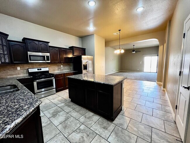 Building Photo - 3133 Clearbrook