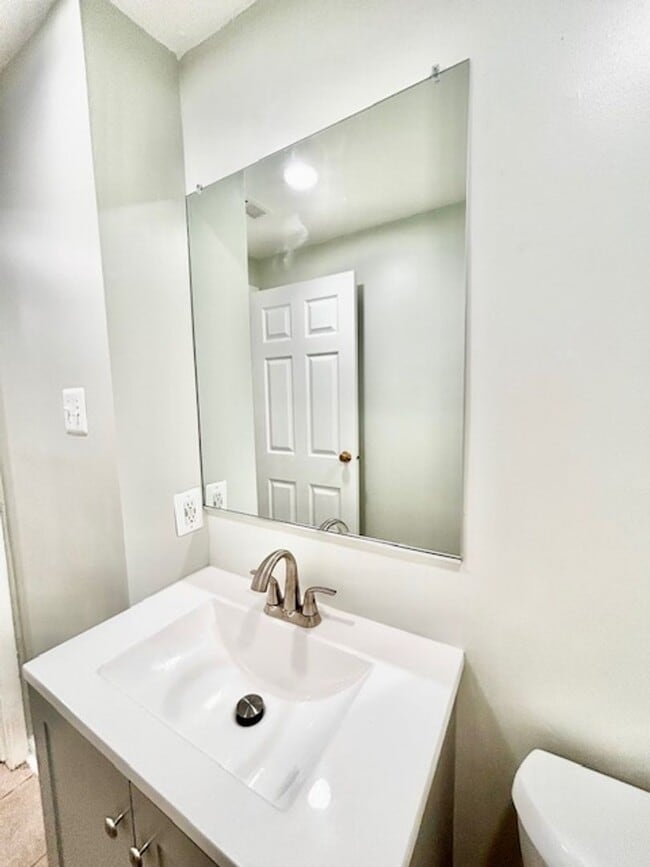 Building Photo - 60 Whitechurch Ct