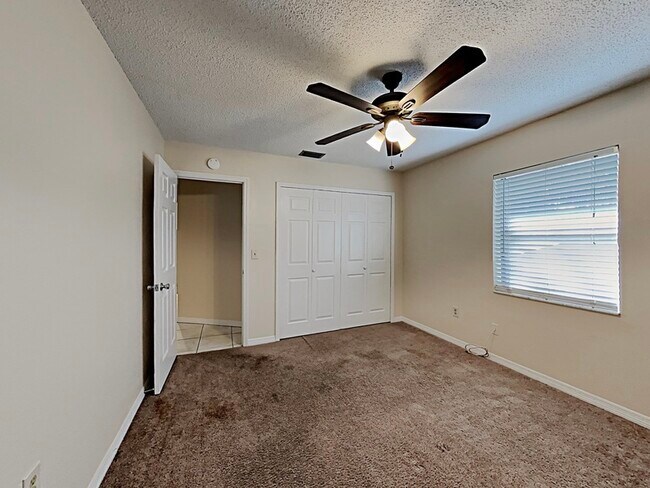 Building Photo - 32819 Blossom Ln