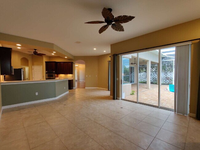 Building Photo - 22646 Cliffside Way