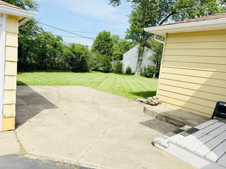 Building Photo - 2904 Stork Ct